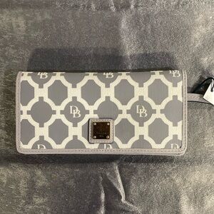 Dooney & Bourke Gray and White Geometric Wallet